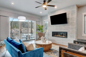 New Luxury River Front Villa 104 I Rooftop Hot Tub & Firepit I Incredible Views I Best Price I FREE Adventures Daily